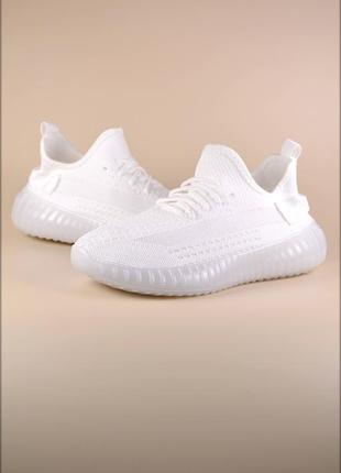 Женские кроссовки yeezy light white