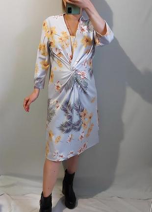 Гарна сукня в квітковий принт