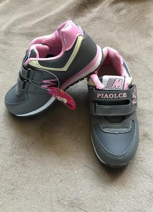 Новые детские кроссовки на липучках8 фото