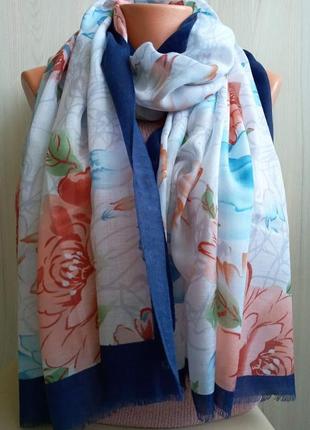 Нежный коттоновый шарф палантин с цветами, весна лето, парео, синий белый, в цветах