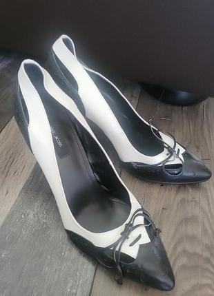 Черно-белые туфли на каблуке marc jacobs