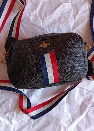 Маленька чорна сумочка