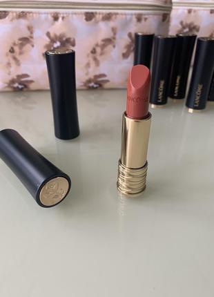 Кремовая помада с увлажняющим эффектом lancome l'absolu rouge cream 27410 фото