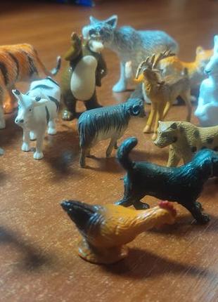 Набор игрушечных фигурок животных