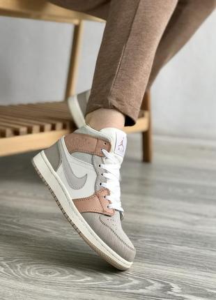 Женские кроссовки nike air jordan 1 mid beige 37-38-408 фото