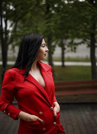 Классический деловой женский костюм