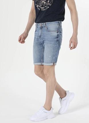 Мужские джинсовые шорты с потертостями