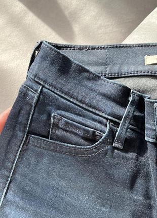 Темно-синие джинсы скинни levi’s6 фото