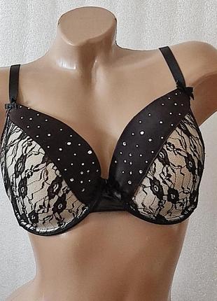 Шикарний бюстгальтер на тоненькому поролончику