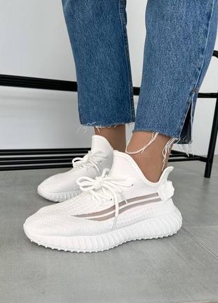 Жіночі кросівки