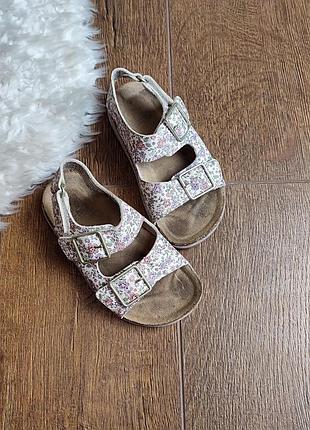 Босоножки в цветок