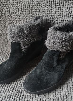Женские черные демисезонные замшевые ботинки clarks  42р. оригинал ow1354
