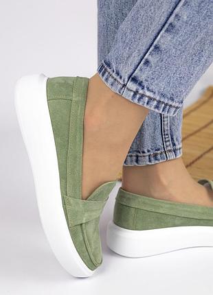 Женские замшевые мокасины оливкового цвета