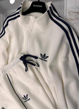 Костюм в стилі balenciaga adidas спортивний прогулянковий білий на молнії штани клеш палаццо з лампасами4 фото