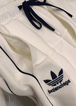 Костюм в стилі balenciaga adidas спортивний прогулянковий білий на молнії штани клеш палаццо з лампасами3 фото