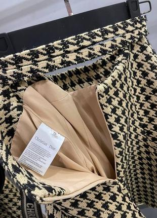 Костюм в стиле christian dior шерсть твид лапка пиджак укороченный с капюшоном юбка солнце беж песочный4 фото