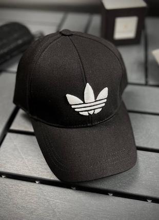 Кепка из лого adidas, бейсболка