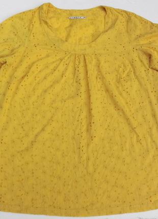 Хлопковая блуза из ткани ришелье.