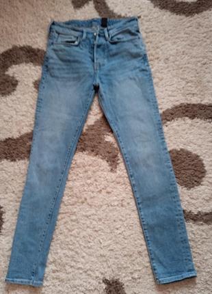 Модные женские джинсы