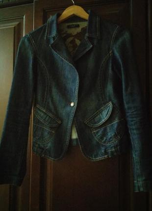 Джинсовый пиджак с вышивкой s размер1 фото