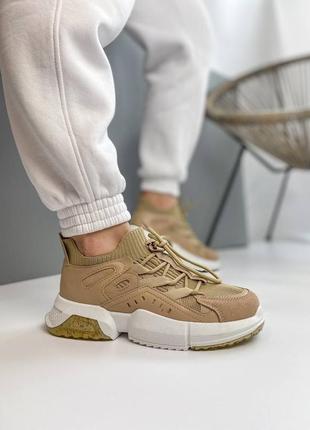 Жіночі кросівки