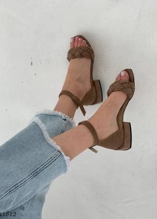 Босоніжки натуральний замш коричневі з косичкою низький хід