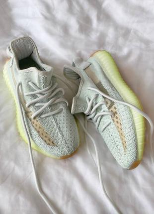Жіночі кросівки adidas yeezy boost 350 v2 hyperspace