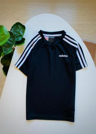 adidas стильная футболка на мальчика 7-8 лет