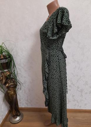 Фисташковое платье на запах миди в капюшоне италия4 фото
