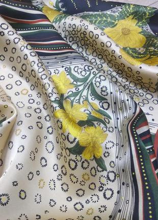 Крупный шелковый платок платок платина шарф палантин 100% шелк шов рауль 105*105 см коричневого бежевого цвета в цветочный принт