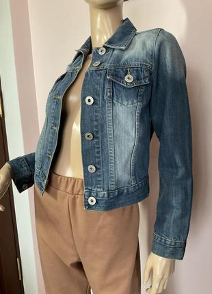 Короткая джинсовая курточка с вышивкой /xs / brend il dolce3 фото