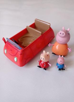 Peppa pig. червона машинка свинки пеппи та її сім'я.
