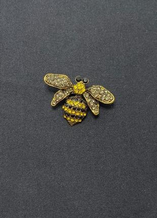 Брошка: буля для бджілок золотиста з золотисто-чорними каменями4 фото