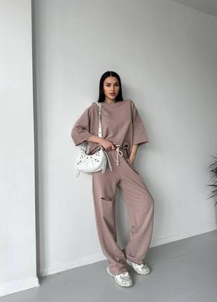 Женский костюм