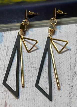 Сережки-підвіски жіночі (біжутерія) висячі трикутники oxa золотисті з декором1 фото