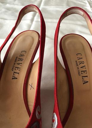 Босоніжки із закритим носком carvela. 39.5(25,5 см)9 фото