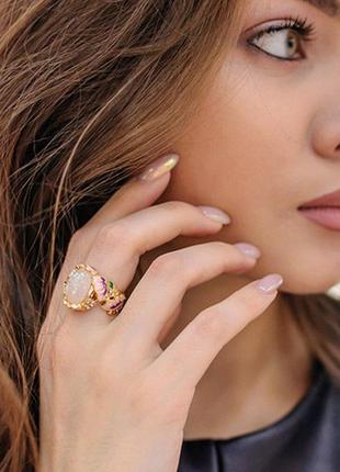 Женское кольцо / перстень с искусственными цветами и камнями oxa золотистое (16)7 фото
