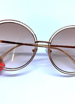 Очки женские солнцезащитные круглые коричневые в золотистой оправе4 фото