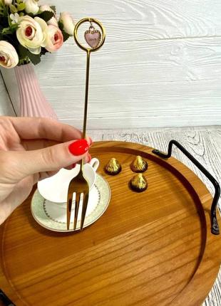 Набор столовых приборов декоративный кофейная ложка и вилка с сердечком золотистый3 фото