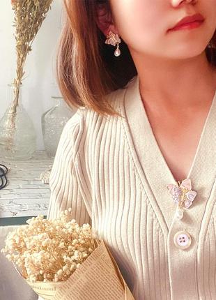 Жіночі сережки метелики з білим перлом бузково-рожеві5 фото