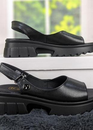 Босоножки женские черные кожаные тракторной подошве kadisailun