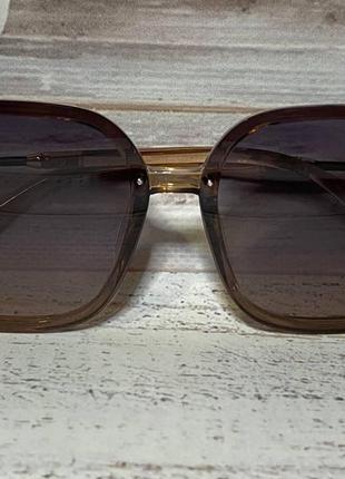 Очки женские солнцезащитные  квадрат коричневые с декором на оправе3 фото