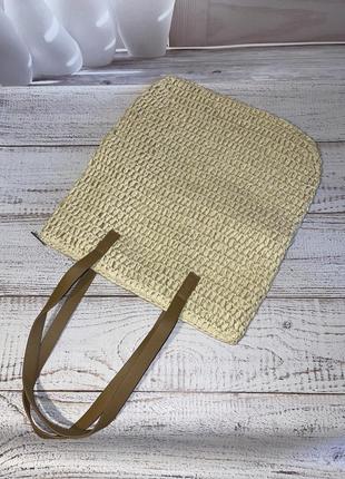 Женская плетенная сумка из рафии летняя вместительная соломенная светло - бежевая с коричневыми1 фото