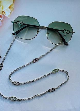 Сонцезахисні окуляри зелений градієнт у сріблястій оправі з ланцюжком у комплекті