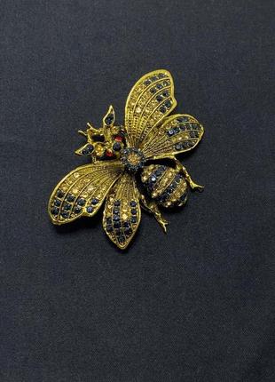Брошь булавка бабочка с золотисто-синими камнями золотистая6 фото