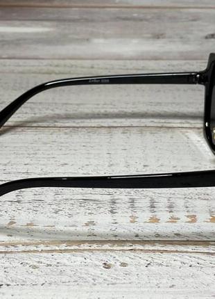 Женские очки солнцезащитные стильные черного цвета с золотистыми вставками3 фото