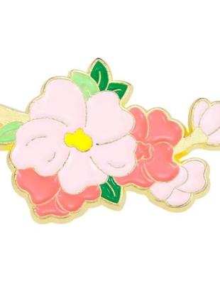 Значок/пін/меневий ніжна квітка барвінок біло-рожевого кольору