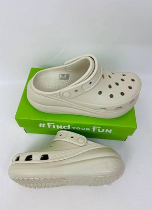 Классическая женская модель крокус crocs classic бежевые1 фото