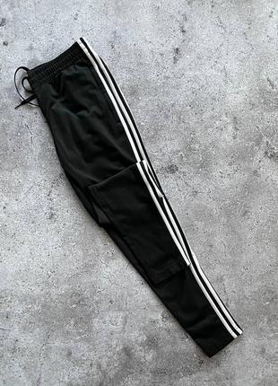 Штани adidas dv2428