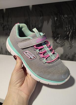 Фірмові легенькі кросівки